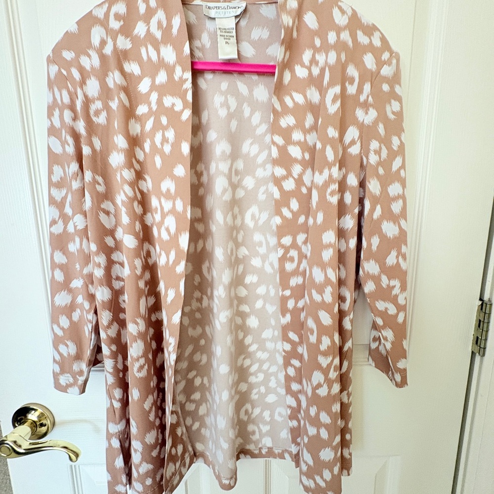 Drapers & Damon’s 2 Piece set Size PL Tan & White